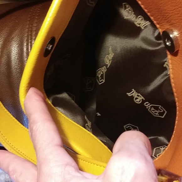 Valentina yellow and tan leather crossbody bag. - Picture 11 of 16